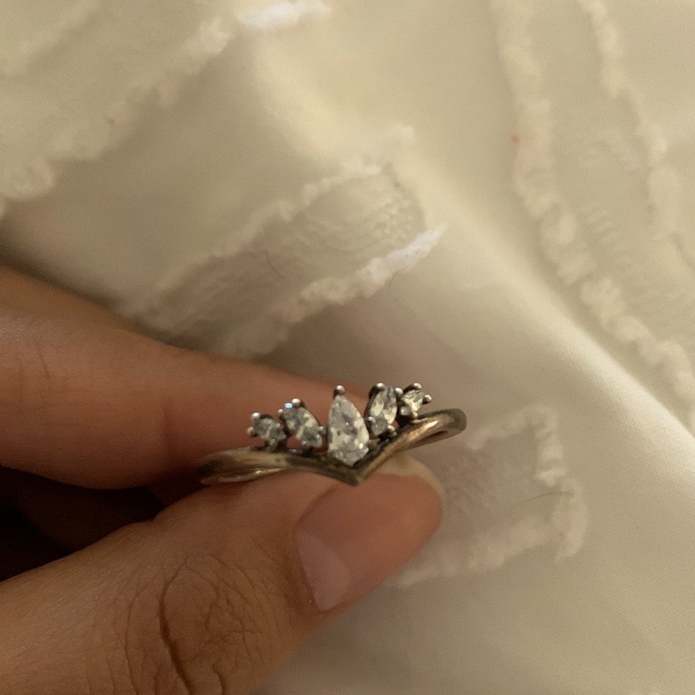 Retired Tiara Chevron Ring 🩷👑